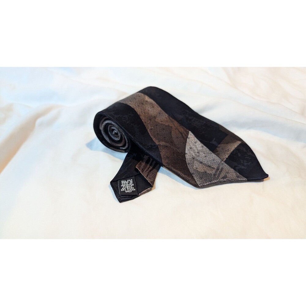 Conte Di MIlano 100% Silk Neck Tie Gemoetric Art